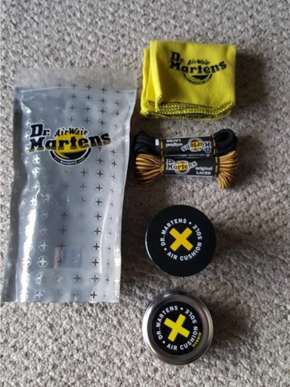 DR MARTENS CARE KIT - Picture 2 of 6